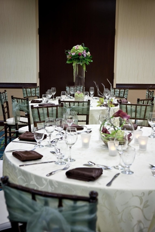 Imagen de los interiores del Hotel Embassy Suites By Hilton San Diego La Jolla. Foto 10