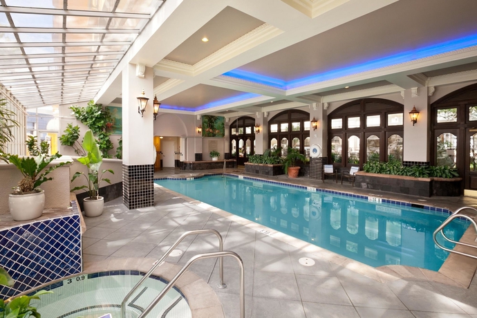Imagen de la piscina del Hotel Embassy Suites By Hilton San Francisco Airport Waterfront. Foto 15