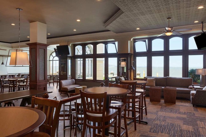 Imagen del bar/restaurante del Hotel Embassy Suites By Hilton San Francisco Airport Waterfront. Foto 3