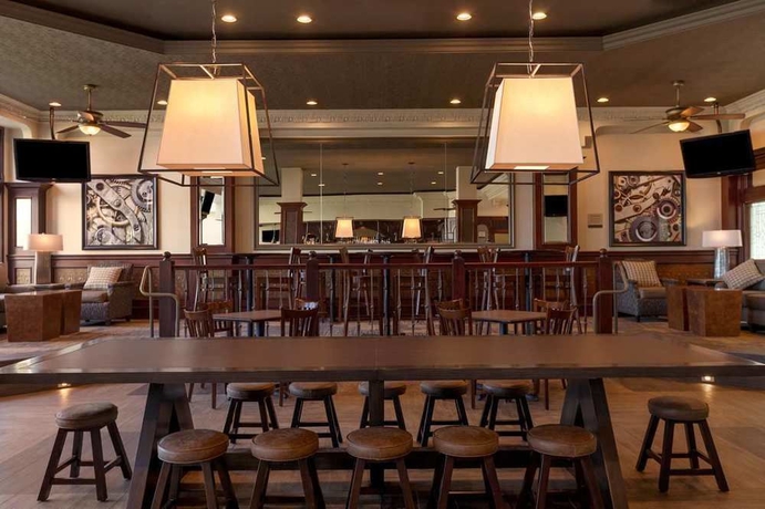 Imagen del bar/restaurante del Hotel Embassy Suites By Hilton San Francisco Airport Waterfront. Foto 4