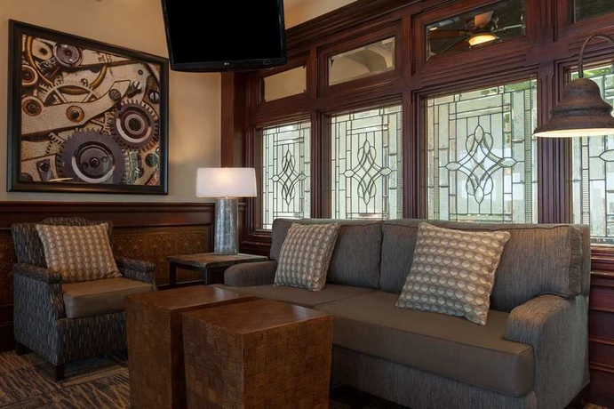 Imagen de los interiores del Hotel Embassy Suites By Hilton San Francisco Airport Waterfront. Foto 11