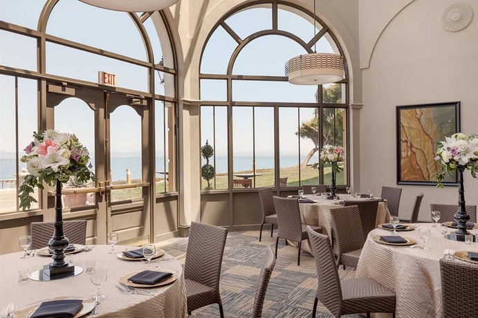 Imagen del bar/restaurante del Hotel Embassy Suites By Hilton San Francisco Airport Waterfront. Foto 5