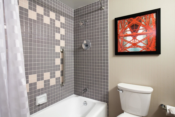 Imagen de la habitación del Hotel Embassy Suites By Hilton San Francisco Airport Waterfront. Foto 7