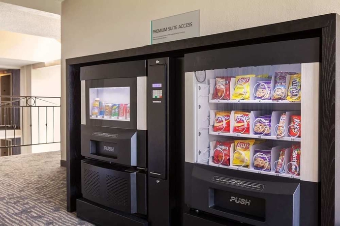 Imagen de los interiores del Hotel Embassy Suites By Hilton San Francisco Airport Waterfront. Foto 14