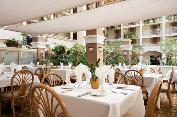 Imagen del bar/restaurante del Hotel Embassy Suites By Hilton San Luis Obispo. Foto 3