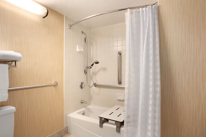 Imagen de la habitación del Hotel Embassy Suites By Hilton San Luis Obispo. Foto 8