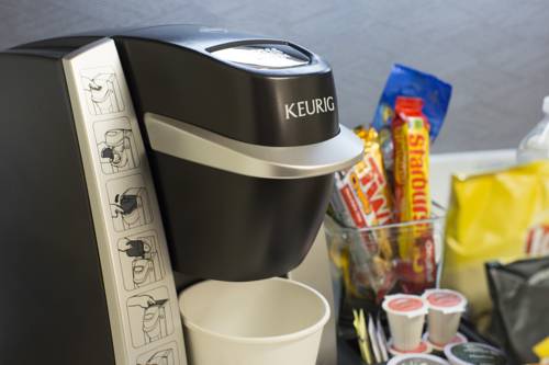 Imagen de la habitación del Hotel Embassy Suites By Hilton San Marcos Conference Center. Foto 6