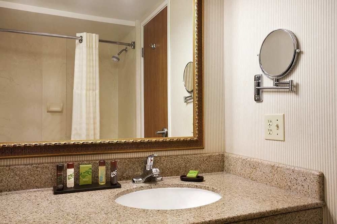 Imagen de la habitación del Hotel Embassy Suites By Hilton Santa Ana Orange County Airport. Foto 2