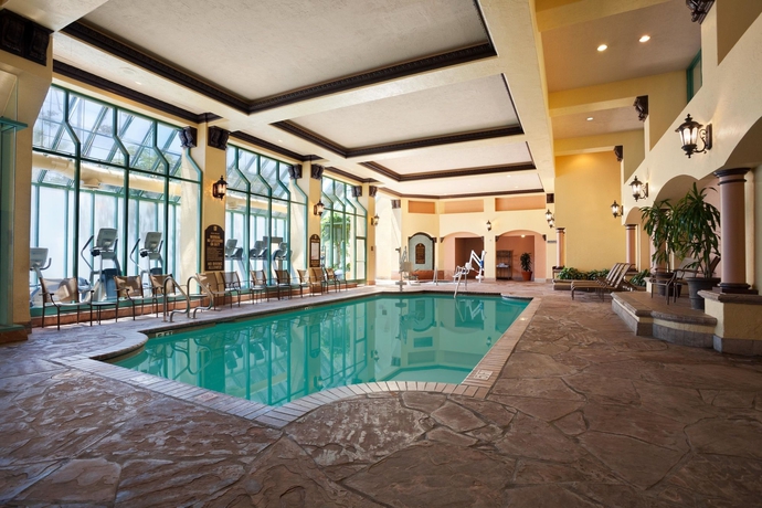 Imagen de la piscina del Hotel Embassy Suites By Hilton Santa Ana Orange County Airport. Foto 16