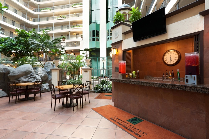 Imagen de los interiores del Hotel Embassy Suites By Hilton Santa Ana Orange County Airport. Foto 7