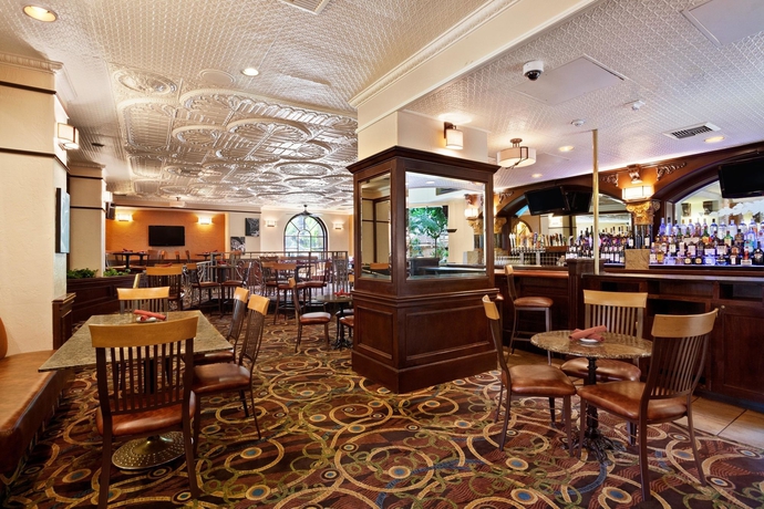 Imagen de los interiores del Hotel Embassy Suites By Hilton Santa Ana Orange County Airport. Foto 9