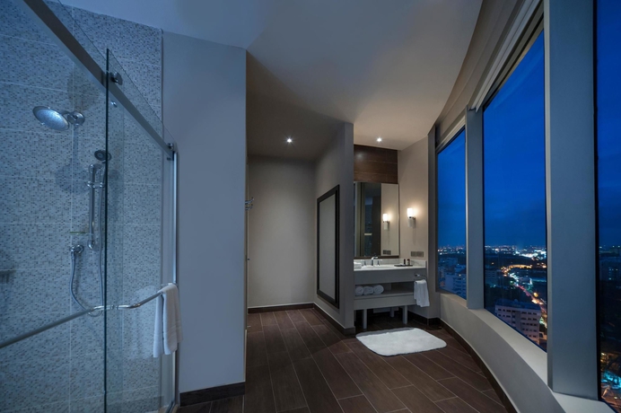 Imagen de la habitación del Hotel Embassy Suites By Hilton Santo Domingo. Foto 6