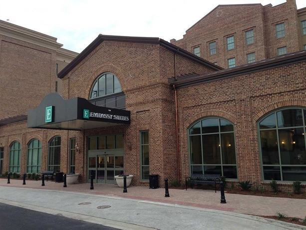 Imagen de los exteriores del Hotel Embassy Suites By Hilton Savannah Historic District. Foto 6