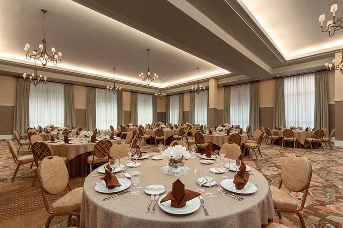 Imagen de los interiores del Hotel Embassy Suites By Hilton Savannah Historic District. Foto 11