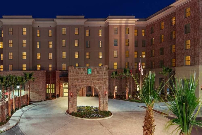 Imagen de los exteriores del Hotel Embassy Suites By Hilton Savannah Historic District. Foto 7