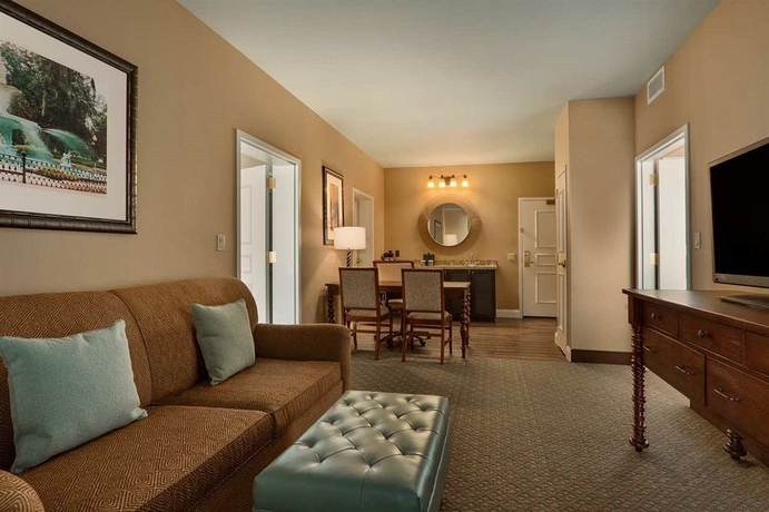 Imagen de los interiores del Hotel Embassy Suites By Hilton Savannah Historic District. Foto 12