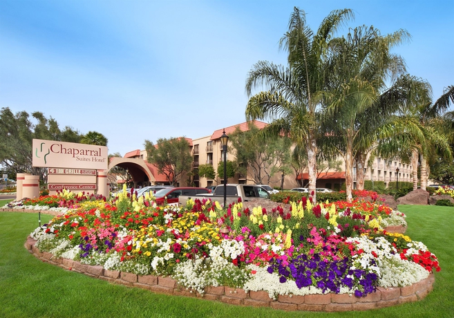 Imagen de los exteriores del Hotel Embassy Suites By Hilton Scottsdale Resort. Foto 5