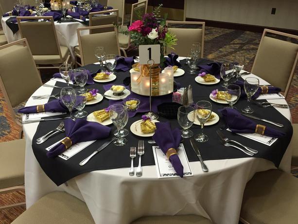 Imagen del bar/restaurante del Hotel Embassy Suites By Hilton Seattle North Lynnwood. Foto 2