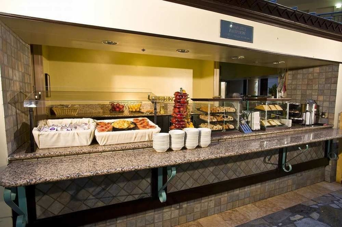Imagen del bar/restaurante del Hotel Embassy Suites By Hilton Seattle Tacoma International Airport. Foto 2