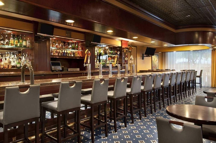 Imagen del bar/restaurante del Hotel Embassy Suites By Hilton Seattle Tacoma International Airport. Foto 3