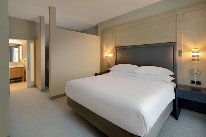 Imagen de la habitación del Hotel Embassy Suites By Hilton St Augustine Beach-oceanfront Resort. Foto 12