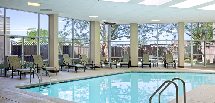 Imagen general del Hotel Embassy Suites By Hilton St. Louis Airport. Foto 13