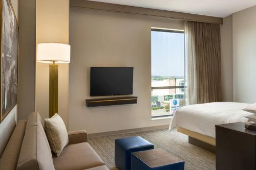 Imagen general del Hotel Embassy Suites By Hilton Syracuse Destiny Usa. Foto 1