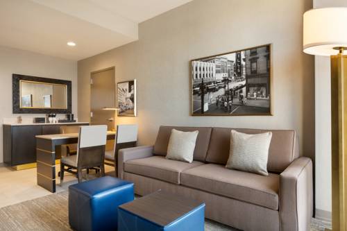 Imagen de la habitación del Hotel Embassy Suites By Hilton Syracuse Destiny Usa. Foto 3