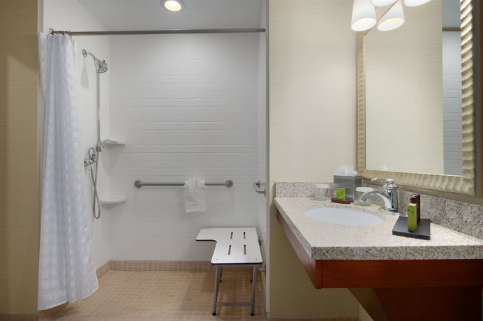 Imagen de la habitación del Hotel Embassy Suites By Hilton Tampa Brandon. Foto 5