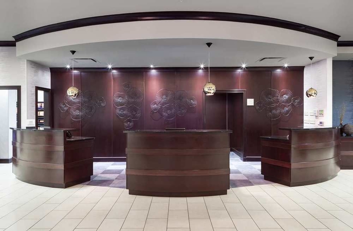 Imagen de los interiores del Hotel Embassy Suites By Hilton Tampa Brandon. Foto 9