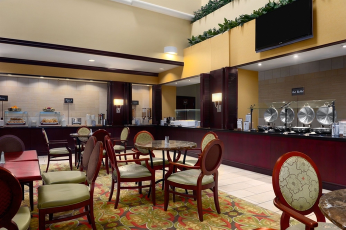 Imagen del bar/restaurante del Hotel Embassy Suites By Hilton Tampa Brandon. Foto 2