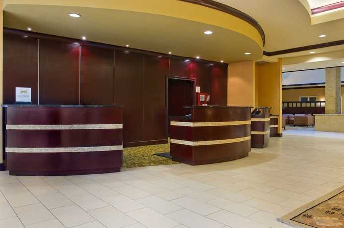 Imagen de los interiores del Hotel Embassy Suites By Hilton Tampa Brandon. Foto 11
