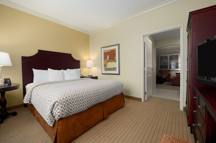 Imagen de la habitación del Hotel Embassy Suites By Hilton Tampa Brandon. Foto 8