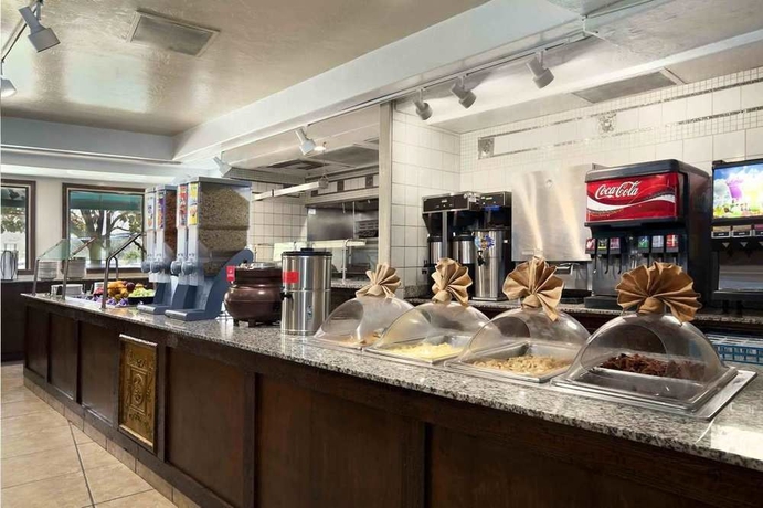 Imagen del bar/restaurante del Hotel Embassy Suites By Hilton Temecula Valley Wine Country. Foto 3