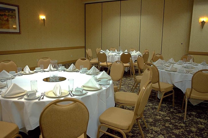 Imagen de los interiores del Hotel Embassy Suites By Hilton Temecula Valley Wine Country. Foto 9