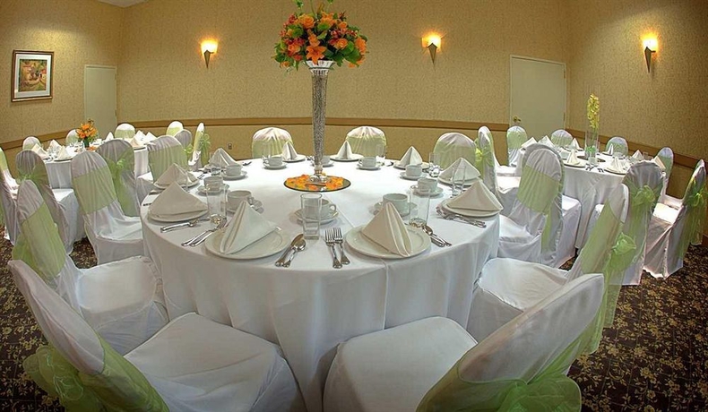 Imagen de los interiores del Hotel Embassy Suites By Hilton Temecula Valley Wine Country. Foto 10