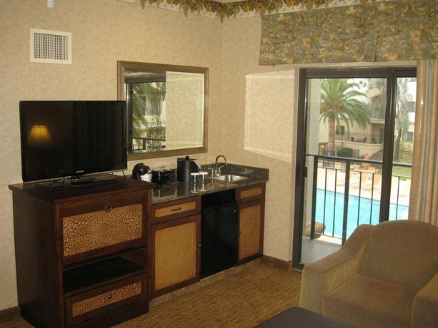 Imagen de los interiores del Hotel Embassy Suites By Hilton Temecula Valley Wine Country. Foto 11