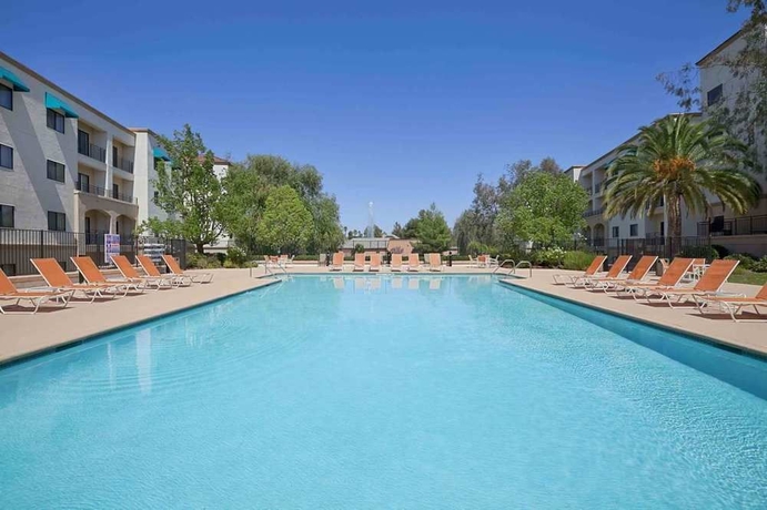 Imagen de la piscina del Hotel Embassy Suites By Hilton Temecula Valley Wine Country. Foto 15