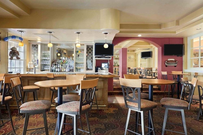 Imagen del bar/restaurante del Hotel Embassy Suites By Hilton Temecula Valley Wine Country. Foto 5