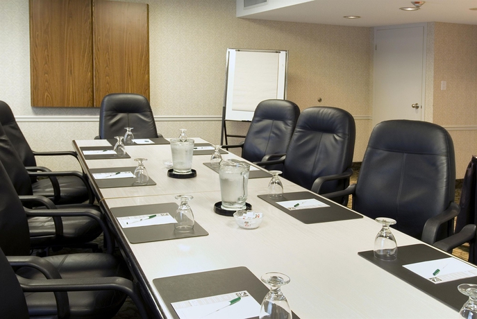 Imagen de los interiores del Hotel Embassy Suites By Hilton Toronto Airport. Foto 10