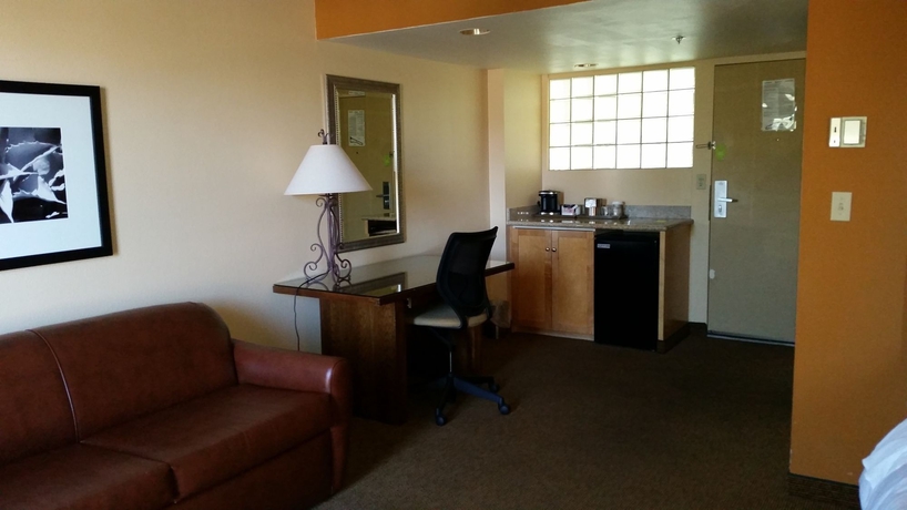 Imagen de los interiores del Hotel Embassy Suites By Hilton Tucson East. Foto 9
