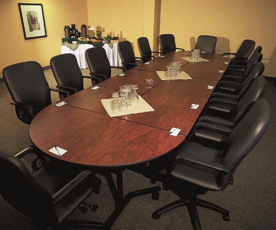 Imagen de los interiores del Hotel Embassy Suites By Hilton Tucson East. Foto 10