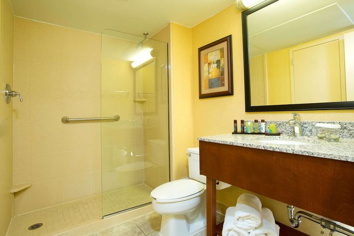 Imagen de la habitación del Hotel Embassy Suites By Hilton Tulsa I-44. Foto 4