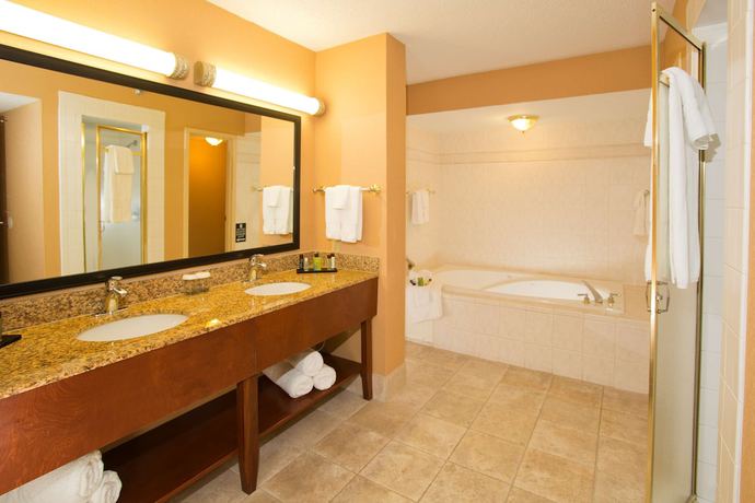 Imagen de la habitación del Hotel Embassy Suites By Hilton Tulsa I-44. Foto 7