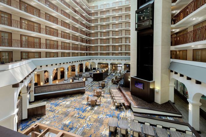 Imagen de los interiores del Hotel Embassy Suites By Hilton Tulsa I-44. Foto 15