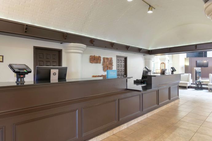 Imagen de los interiores del Hotel Embassy Suites By Hilton Tulsa I-44. Foto 16