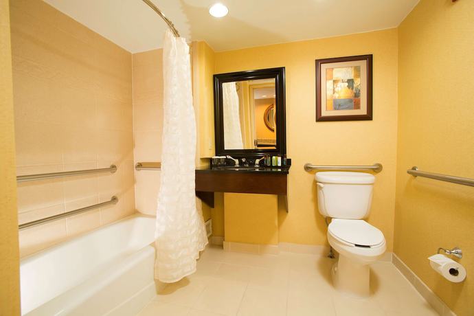 Imagen de la habitación del Hotel Embassy Suites By Hilton Tulsa I-44. Foto 10