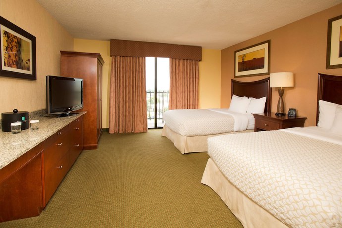 Imagen de la habitación del Hotel Embassy Suites By Hilton Tulsa I-44. Foto 11