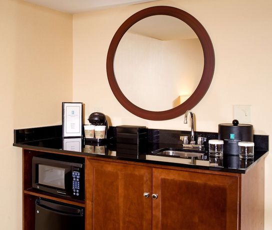 Imagen de la habitación del Hotel Embassy Suites By Hilton Tulsa I-44. Foto 13