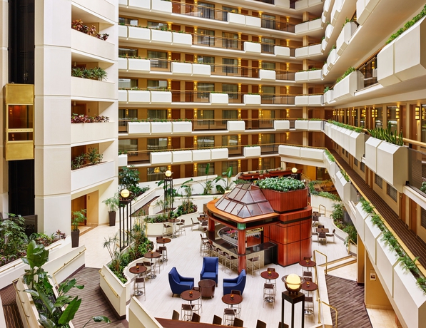 Imagen de los interiores del Hotel Embassy Suites By Hilton Tysons Corner. Foto 5